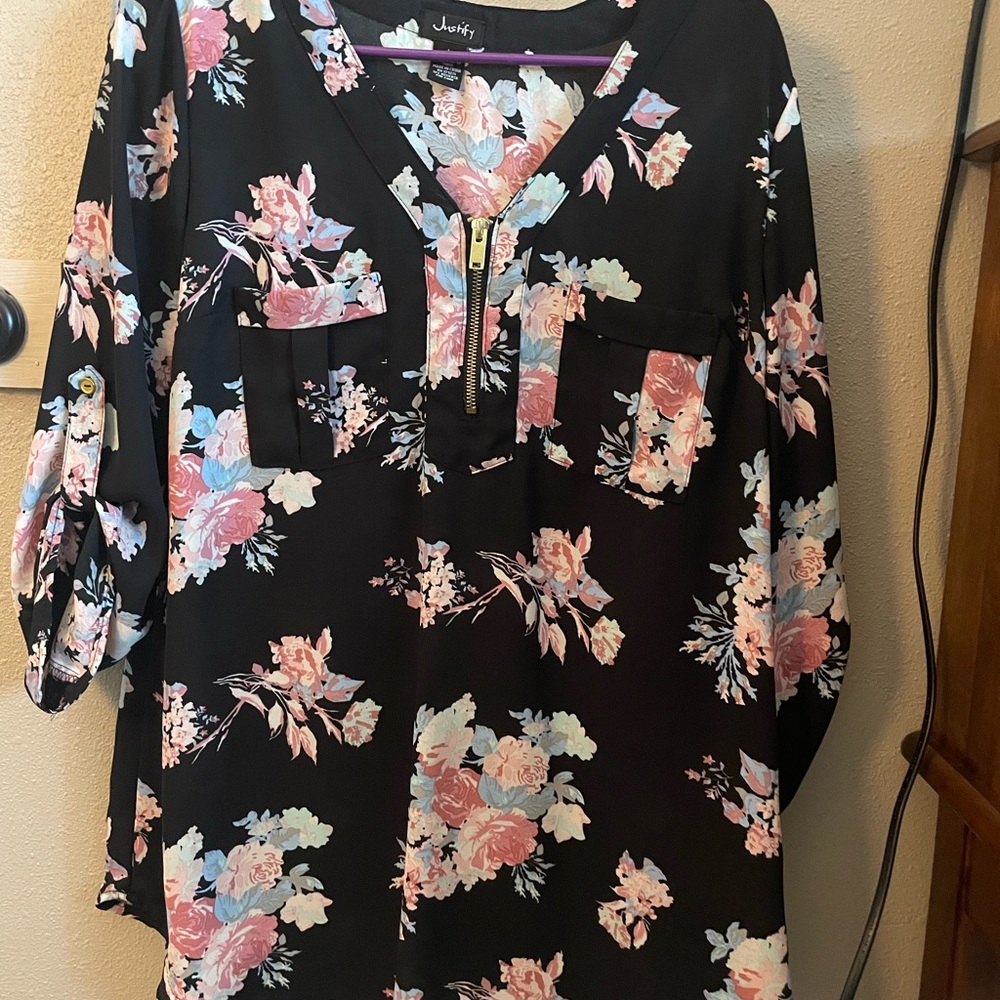 Justify Blouse